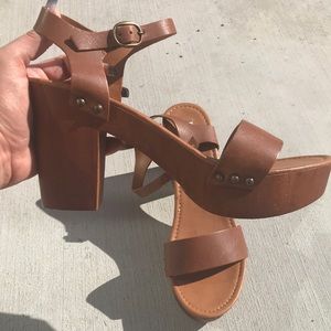 Size 9 Steve Madden brown platforms